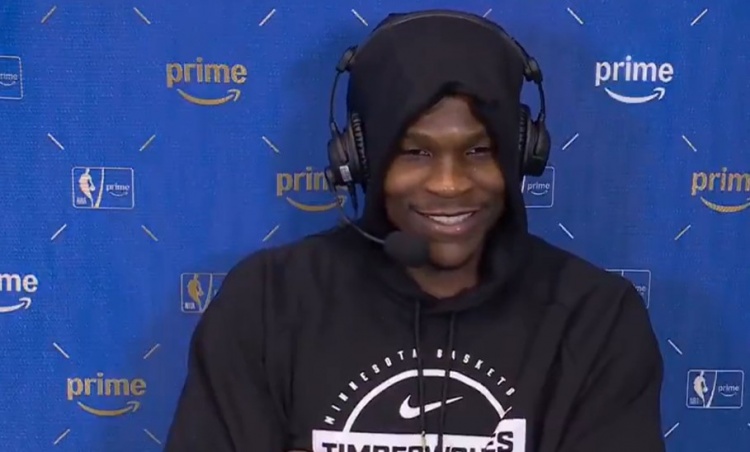 开云APP-被韦德打趣偷学欧洲步&amp;挂挡拆！华子：你年纪轻轻就夺冠 我得看齐