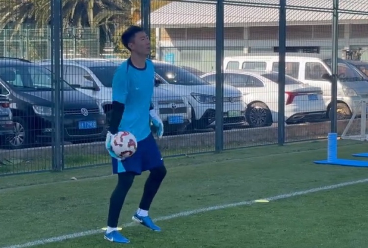 方镜淇：肯定会尽我最大能力帮助球队，帮助年轻球员成长